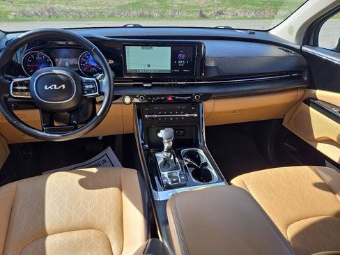 Used 2022 Kia Carnival EX FWD image 19