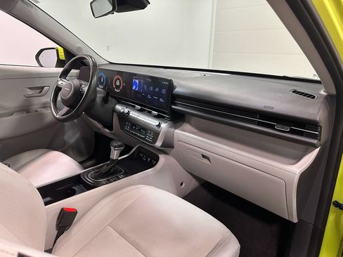 Used 2025 Hyundai Kona SEL FWD image 17