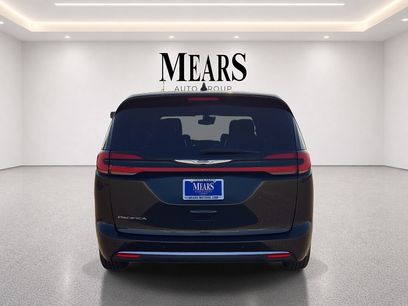 Used 2023 Chrysler Pacifica Touring-L