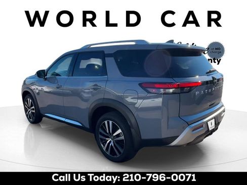 Used 2025 Nissan Pathfinder Platinum FWD image 8