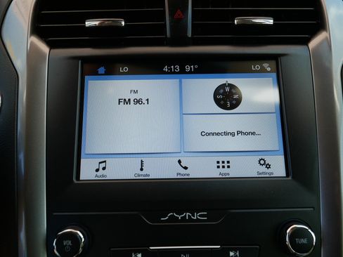 Used 2019 Ford Fusion SE FWD image 22