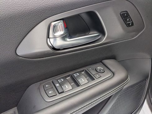 New 2026 Chrysler Pacifica Select FWD image 10