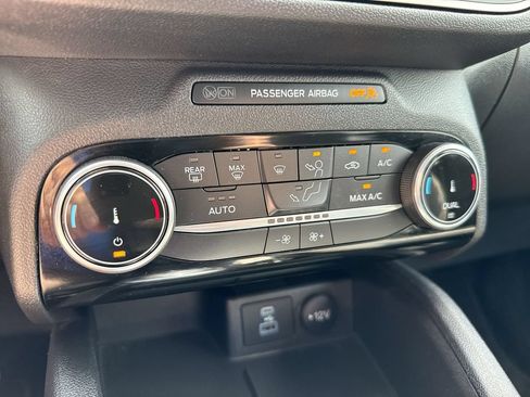 Used 2022 Ford Escape SE FWD image 16