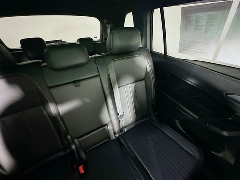 Used 2023 Volkswagen Tiguan SE R-Line image 14