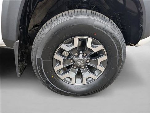 Used 2021 Toyota Tacoma TRD Off-Road w/ Technology Package image 22