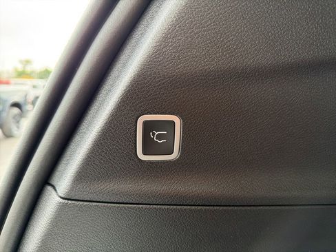 New 2026 Chrysler Pacifica Select FWD image 11