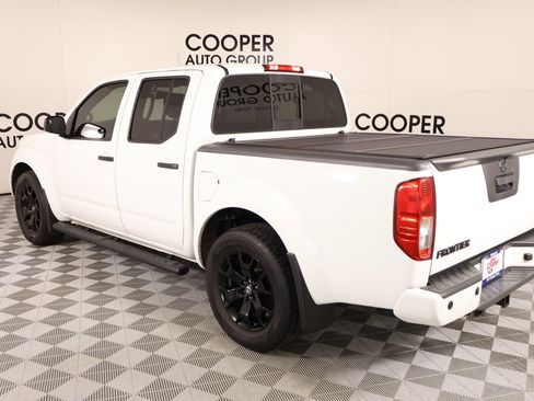 Used 2021 Nissan Frontier SV w/ Midnight Edition Floor Mats image 22