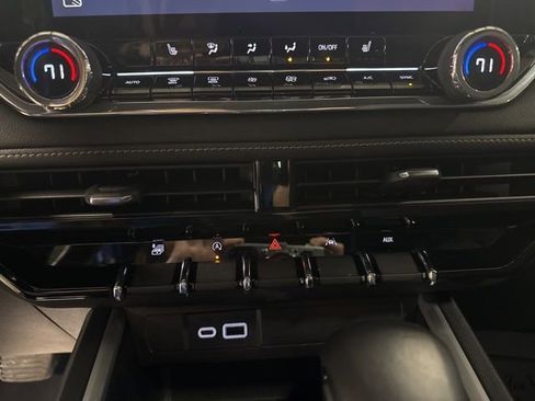 Used 2024 Chevrolet Colorado LT w/ LT Convenience Package III image 20