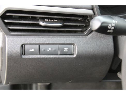 Used 2024 Nissan Altima 2.5 S image 17