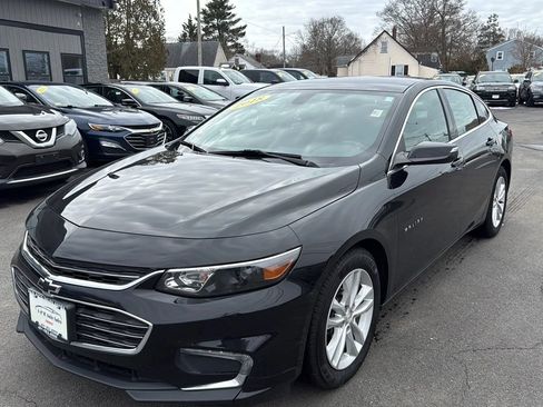 Used 2018 Chevrolet Malibu LT w/ Leather Package FWD image 3