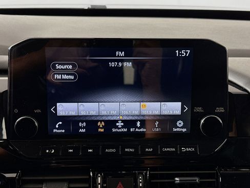 Used 2025 Nissan Pathfinder SL image 19