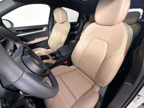 Used 2026 Porsche Cayenne Coupe AWD/4WD image 5