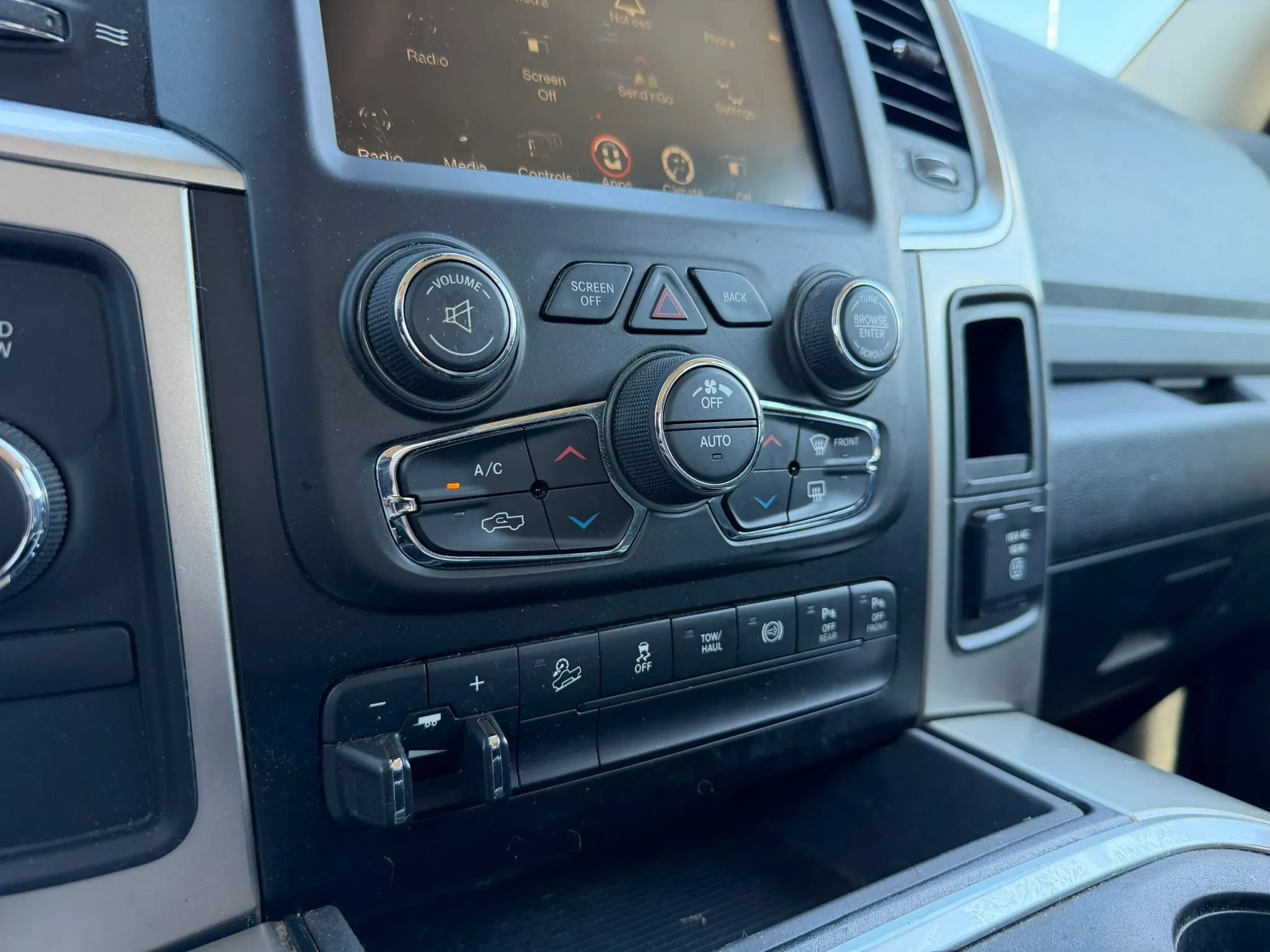 Used 2017 RAM 2500 Big Horn w/ Sport Appearance Group AWD/4WD image 15