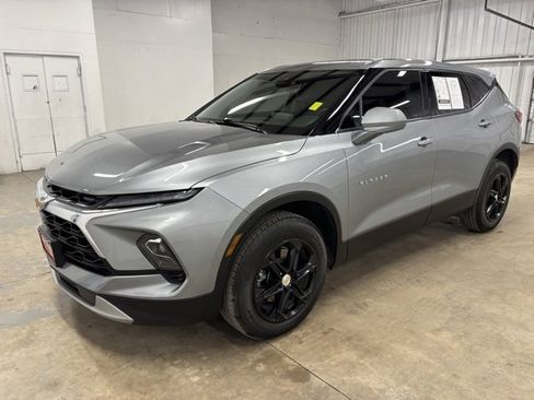 Used 2025 Chevrolet Blazer LT w/ Driver Confidence Package image 3