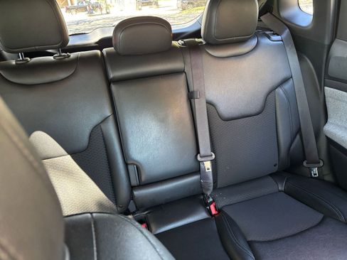 Used 2025 Jeep Compass Latitude image 32