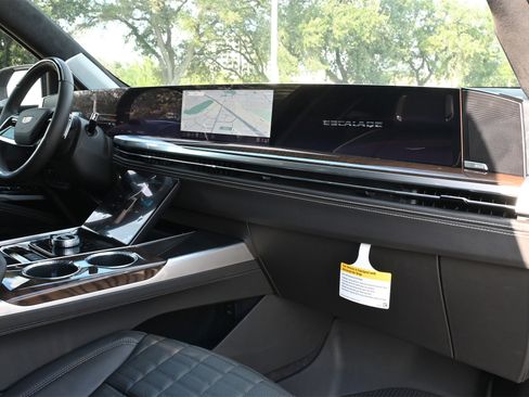 New 2025 Cadillac Escalade Sport Platinum w/ LPO, ONYX Package image 25