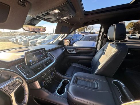 Used 2021 Chevrolet Suburban Premier w/ Premium Package image 12