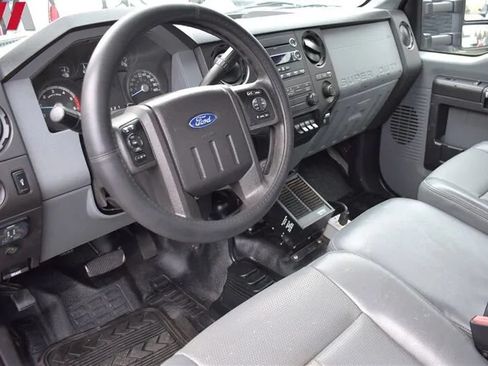 Used 2016 Ford F550 4x4 Regular Cab Super Duty image 3