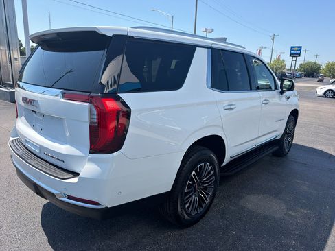 Used 2025 GMC Yukon Elevation AWD/4WD image 4