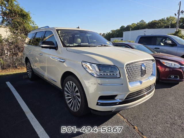 Used 2018 Lincoln Navigator Reserve w/ Technology Package AWD/4WD image 3