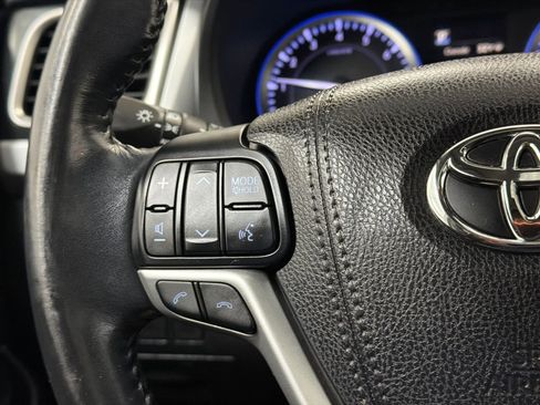 Used 2018 Toyota Highlander XLE image 23