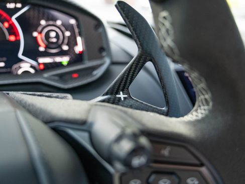 Used 2025 Lamborghini Revuelto image 13