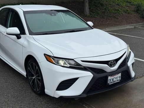 Used 2019 Toyota Camry SE w/ Carpet Mat Package FWD image 6
