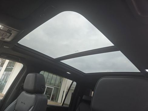 Used 2022 GMC Yukon XL Denali image 18