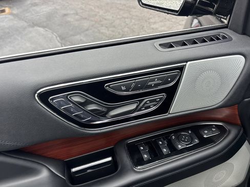 Used 2020 Lincoln Navigator Reserve w/ Equipment Group 208A Reserve image 12