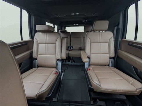 New 2026 Chevrolet Suburban High Country RWD image 13