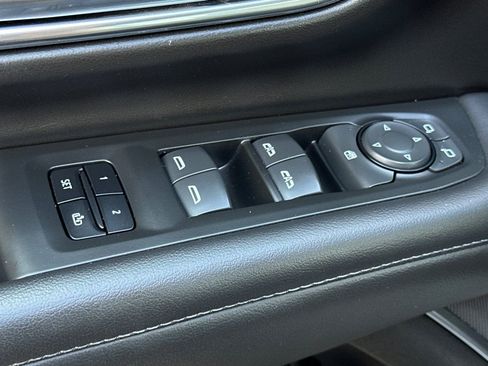 Used 2022 Chevrolet Suburban Z71 image 12