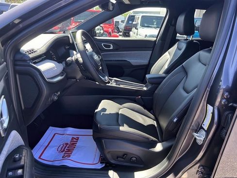 New 2024 Jeep Compass Latitude w/ Sun and Sound Group image 20