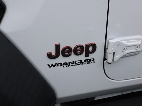 Used 2018 Jeep Wrangler Unlimited Rubicon w/ Dual Top Group AWD/4WD image 7