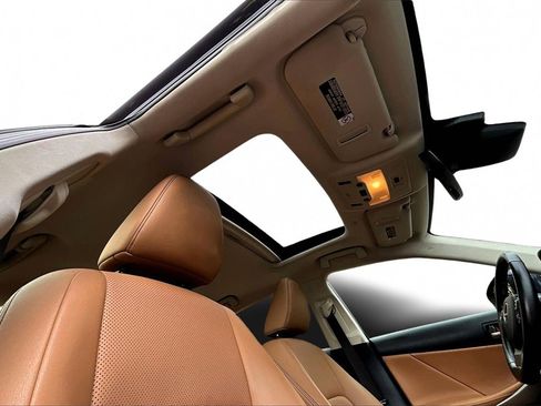 Used 2018 Lexus IS 300 AWD image 26