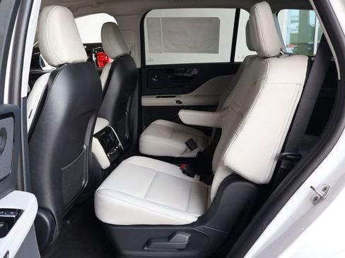 New 2026 Lincoln Aviator 2WD image 14