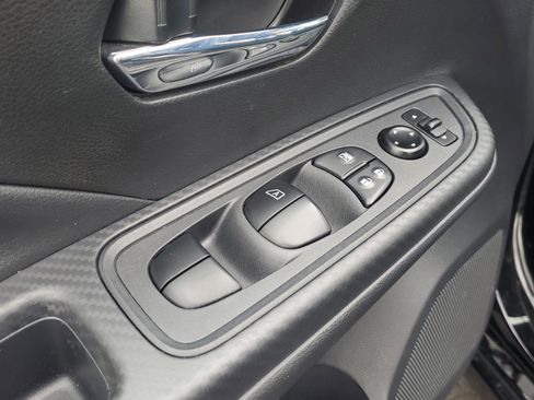 Used 2025 Nissan Versa SV FWD image 19