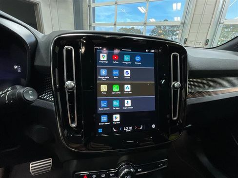 Used 2022 Volvo XC40 P8 Recharge Plus image 17