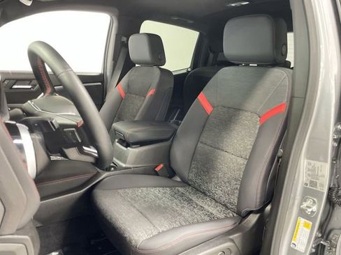 Used 2024 Chevrolet Colorado Z71 w/ Z71 Convenience Package 2 AWD/4WD image 11