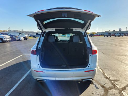 Used 2024 Buick Enclave Premium image 10