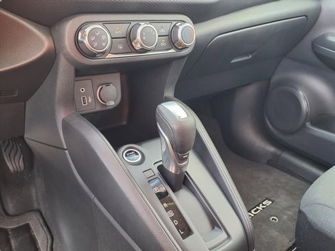 Certified 2025 Nissan Kicks Play S image 9