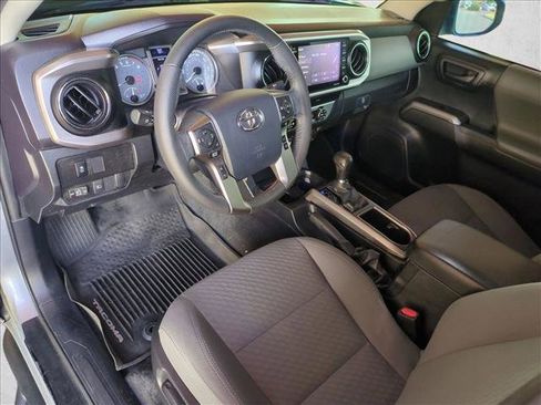 Used 2020 Toyota Tacoma SR5 RWD image 10