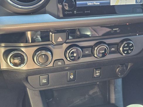 Used 2017 Toyota Tacoma TRD Sport w/ Tow Package (A/T) image 30