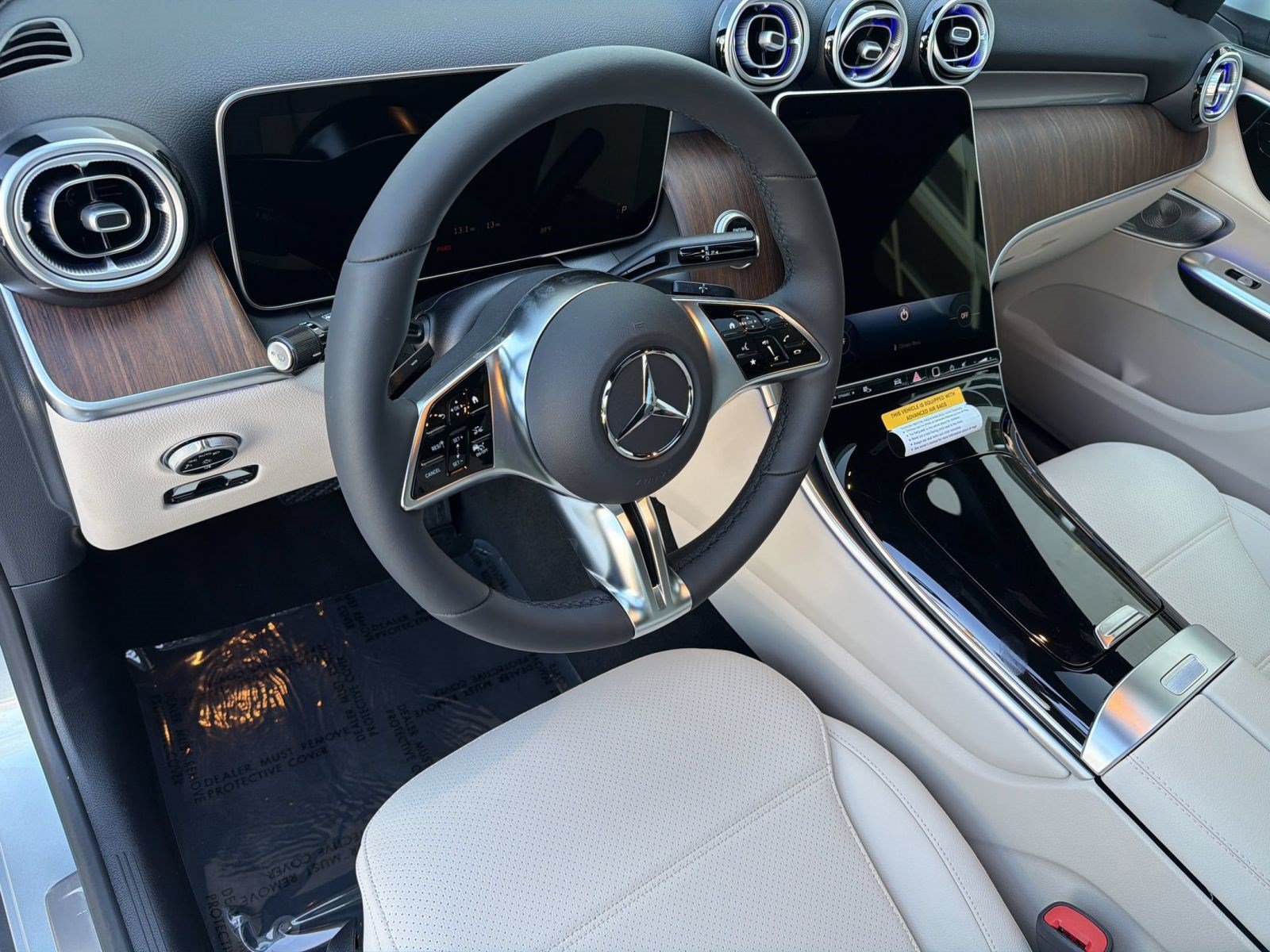 Used 2026 Mercedes-Benz GLC 300 image 4