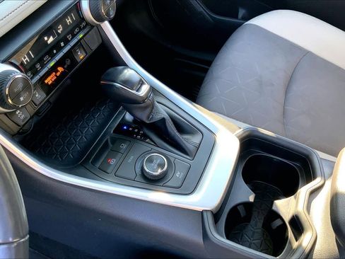 Used 2021 Toyota RAV4 XLE w/ Convenience Package AWD/4WD image 17