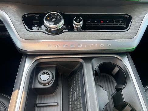 New 2025 Ford Expedition Platinum w/ Driver's Package image 32