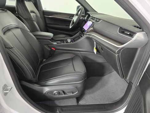 New 2025 Jeep Grand Cherokee Limited w/ Black Appearance Package image 27