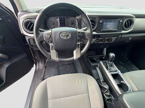 Used 2018 Toyota Tacoma SR5 image 17