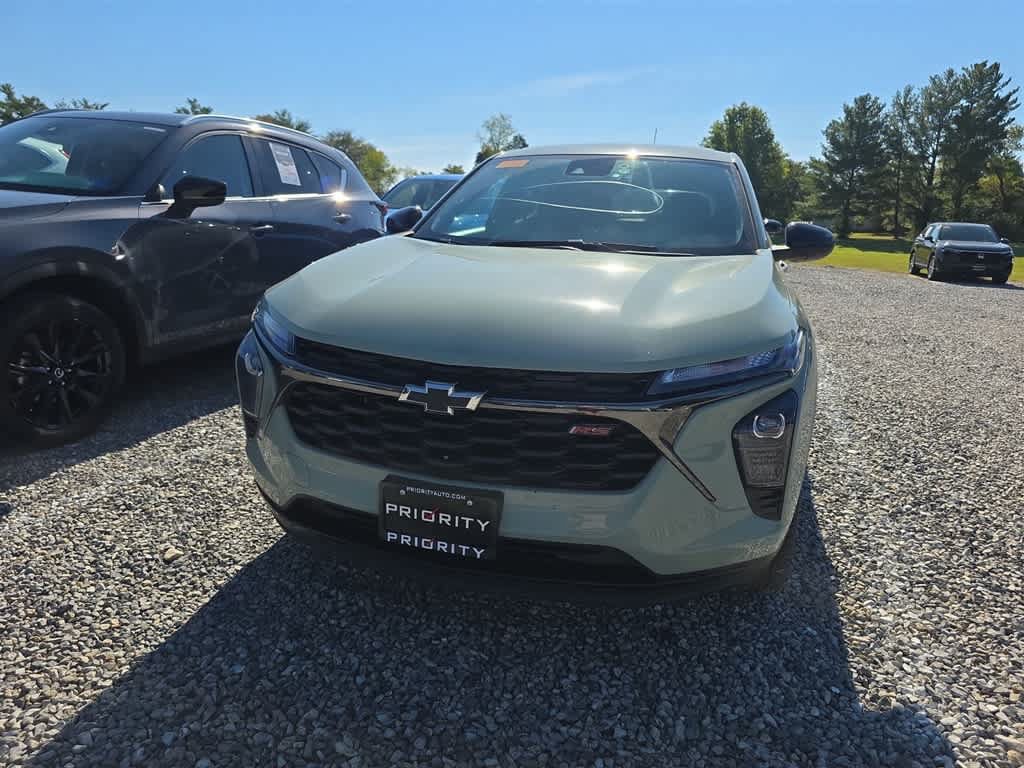 Used 2024 Chevrolet Trax RS FWD image 3