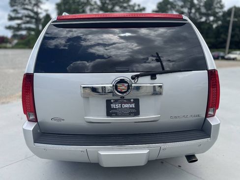 Used 2013 Cadillac Escalade Luxury AWD/4WD image 6