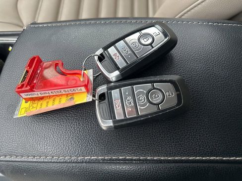Used 2019 Ford Fusion SEL FWD image 15